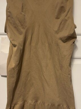 Seamless Shaping Tank Top in Tan